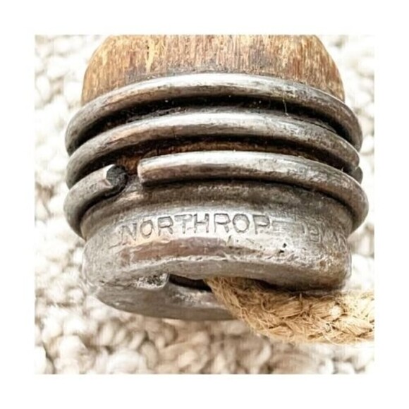 Vintage Wooden Skipping Jump Rope Northrup Blackburn Metal Caps Decor Retro Gym - Picture 6 of 9
